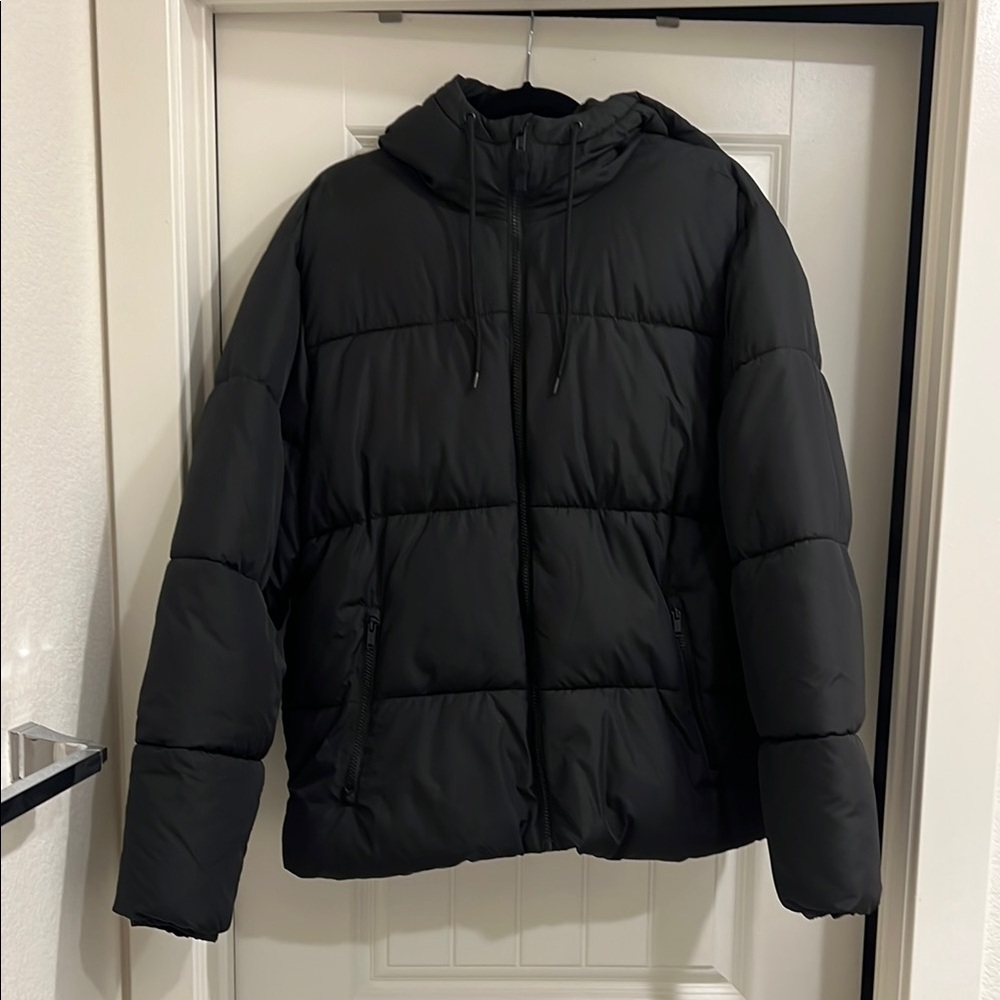 Old Navy Black Puffer Jacket with Hood and Quilted Design